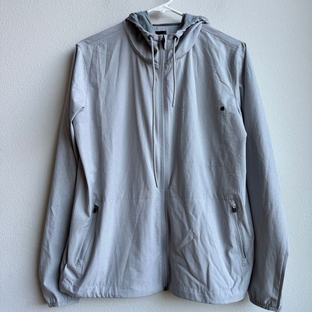 Vuori Light Gray Outdoor Trainer Shell Lightweight Jacket Size Medium VW501